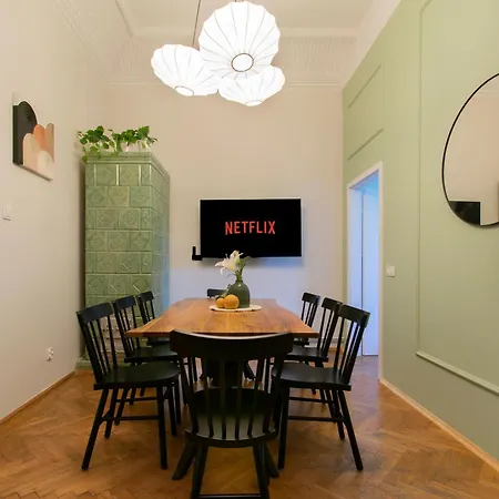 Vintage Gertrudy Street Apartment *