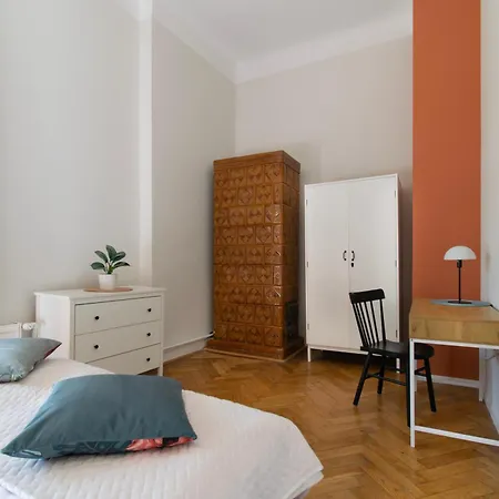 Vintage Gertrudy Street Apartment *