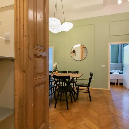 Vintage Gertrudy Street