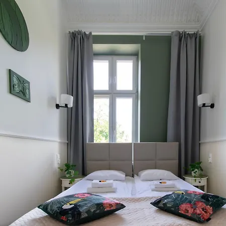 Vintage Gertrudy Street