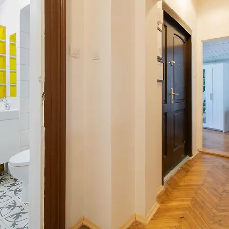 Vintage Gertrudy Street *